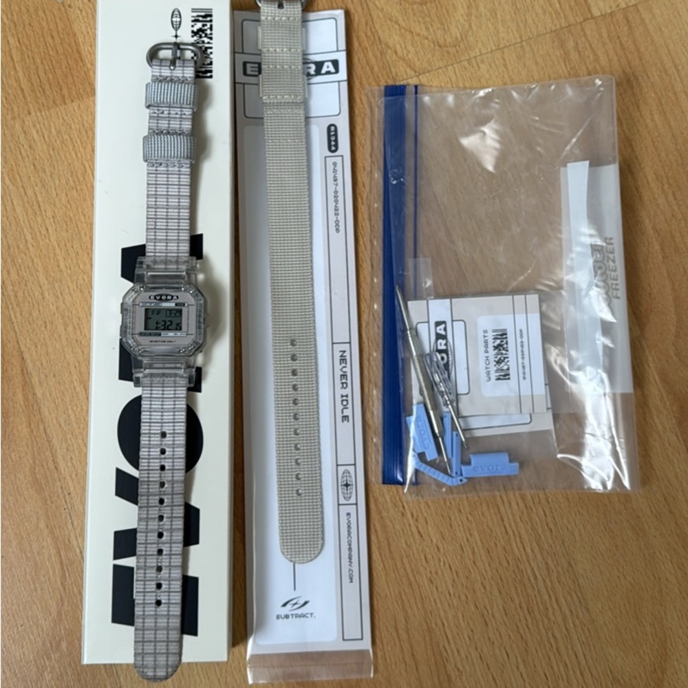 evora digital watch + additional band and watch parts